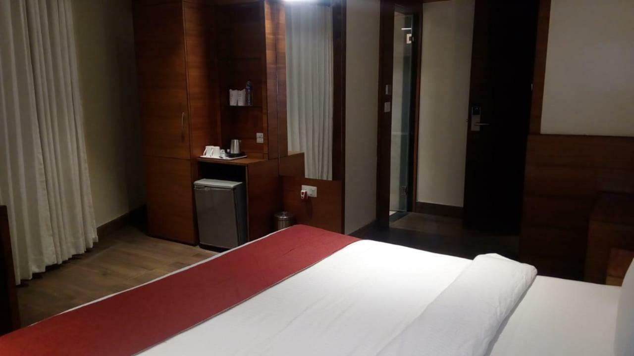 Kings Crown Salt Hotel Kolkata