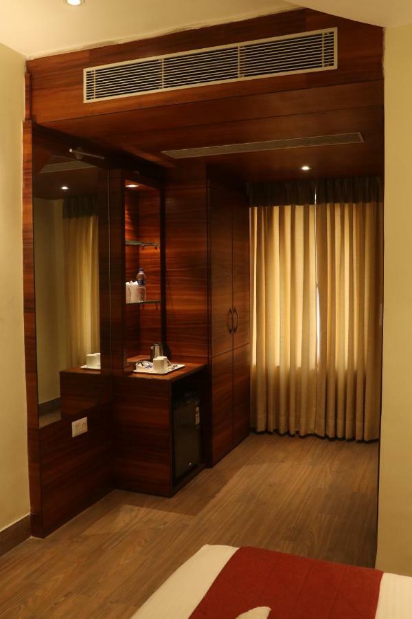 Kings Crown Salt 3* Kolkata