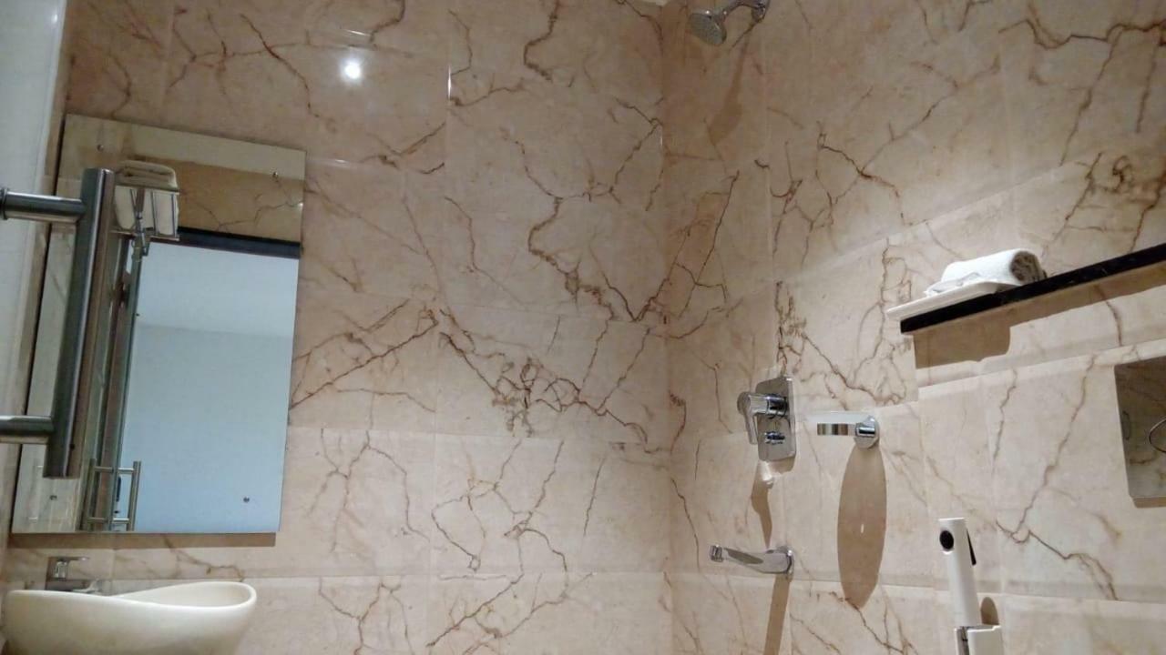 Hotel Kings Crown Salt Kolkata